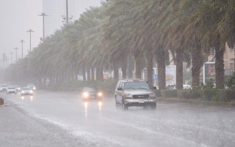 مختص يكشف حالة الطقس في السعودية ويحذر من سيول وسحب عملاقة