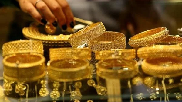 زلزال يضرب الذهب عالميًا.. الذهب يشهد أكبر خسارة له في أسبوع واحد مع تقييم المستثمرين لأسعار الفائدة