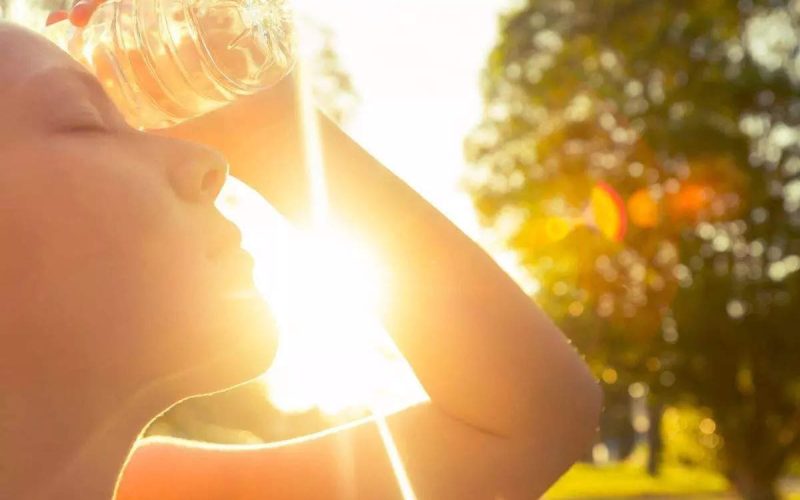 كيف تحمي نفسك من خطر الإجهاد الحراري في فصل الصيف؟.. وزارة الصحة توضح
