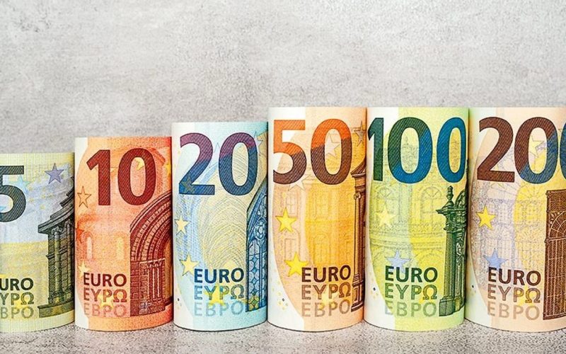 تراجع طفيف.. سعر اليورو اليوم الإثنين مقابل العملة المحلية في ختام التداولات
