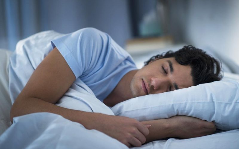 لا تتجاهلها أبدًا.. أعراض غريبة تظهر عليك قبل النوم تنذرك بأمراض عديدة
