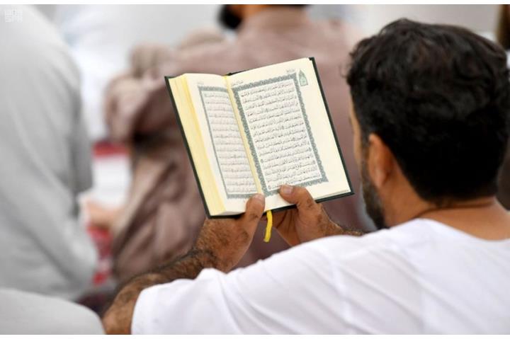 هل يجوز رد السلام أثناء تلاوة القرآن الكريم؟.. “الإفتاء” تجيب