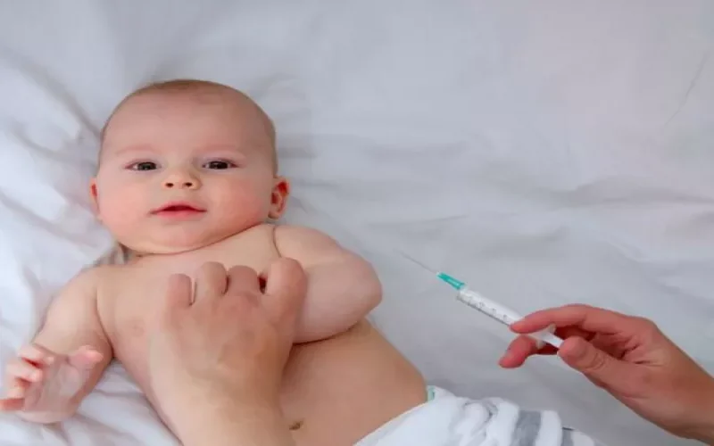 اعرف تطعيم ابنك… وزارة الصحة تعلن عن جدول التطعيمات الروتينية للأطفال