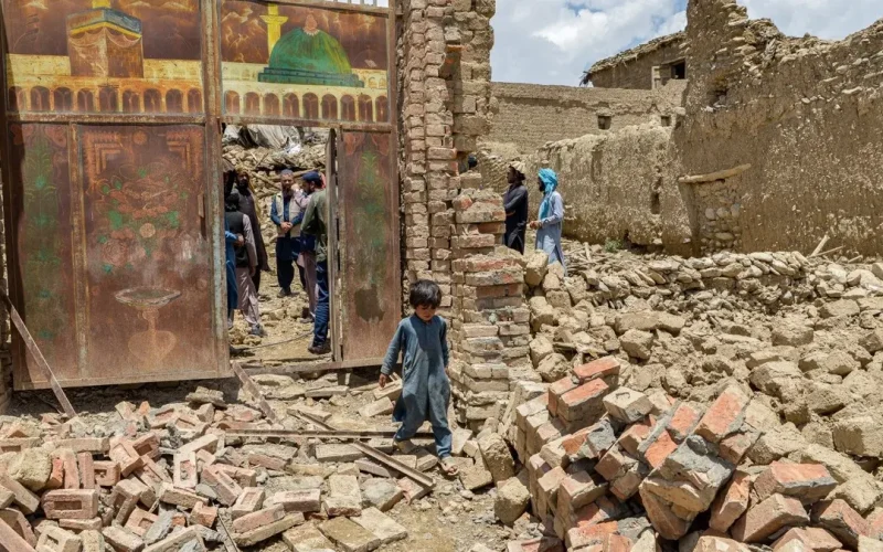 زلزال مدمر يضرب دولة إسلامية يُسفر عن ضحايا بالآلاف