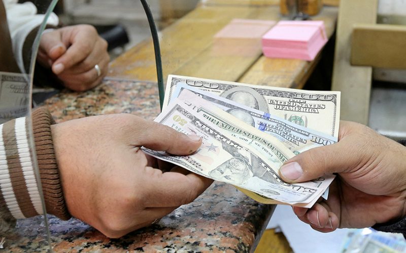 توضيح هام من البنك الأهلي بشأن شروط سحب الدولار من البنك خارج مصر| تفاصيل