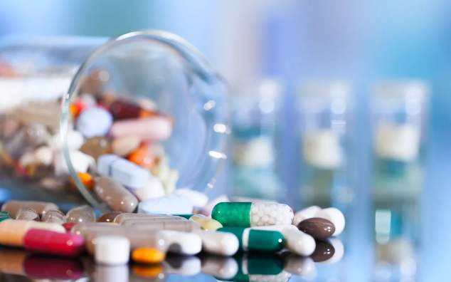 هيئة الدواء تحذر من 5 أدوية مقلدة في الصيدليات.. اعرف الفرق بين الأصلي والمقلد