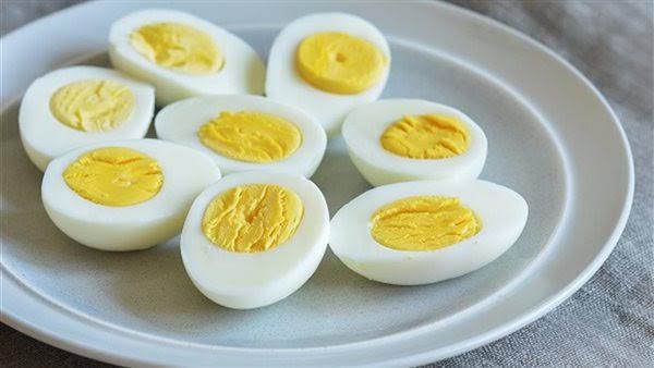 لا تتجاهلها أبدًا.. علامة غير متوقعة على قشرة البيض تنذر بالإصابة بالتسمم الغذائي