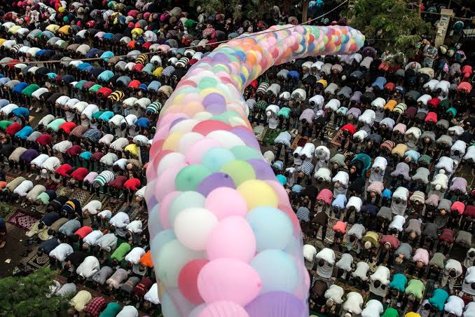 “كل عام وأنتم بخير العيد هلاله قادم”… موعد يوم الوقفة ونهاية رمضان ٢٠٢٤