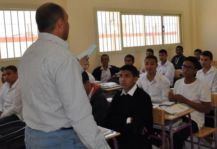 التعليم تكشف تفاصيل إعارة المعلمين إلى سلطنة عمان