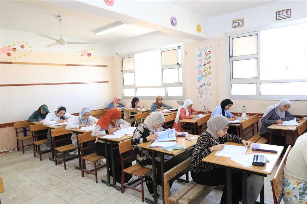 توزيع البابل شيت قبل الامتحان بـ 10 دقائق.. قرارات عاجلة من وزير التعليم بخصوص امتحانات الثانوية العامة